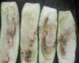 A picture of step 2 of Stuffed zucchini.