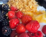 Foto del paso 2 de la receta: Desayuno con frutos rojos, yogur y Kellogg’s