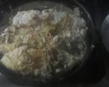 Foto del paso 5 de la receta: Pescado al estragón y tomillo sobre cebollas a la manteca