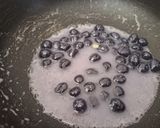 A picture of step 5 of Butterfly pea boba tea.