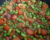 Foto del paso 2 de la receta: Guiso de calamares, guisantes y edamame