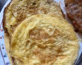 รูปขั้นตอนการทำที่ 7 ของ Burger CheezyPorkSpicy Omelette🍔🧀