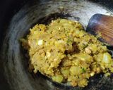 A picture of step 5 of Aloo bonda.