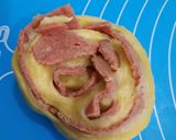 Foto langkah ke 4 dari resep Roti Smoked Beef Mozarella.