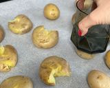 Une image de l'étape 3 de Pommes de terre au four avec sauce à l'avocat.