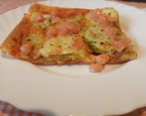 Foto del paso 10 de la receta: Pizza de hojaldre con aguacate, calabacín y salmón ahumado