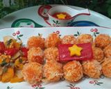 Hình bước làm 3 của món Viên hải sản chiên kèm ớt chuông xào hành tây