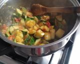 Foto del paso 2 de la receta: Curry de zapallitos italianos