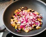 A picture of step 1 of Omelette ala Teresa😍😋😎.