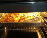 Foto langkah ke 5 dari resep Ayam kentang oven.
