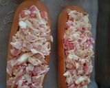 Töltött hotdog kifli recept fázis 4 fotója