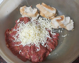 Foto del paso 4 de la receta: Bocadillo de albóndigas con chistorra y queso