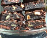 รูปขั้นตอนการทำที่ 4 ของ Brownies Chocolate Chunks with Almond Slice and Walnuts