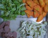Foto langkah ke 1 dari resep Sup Sosis Telur.