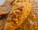 Foto del paso 12 de la receta Calamares rellenos de langostinos y sepia en salsa de langostinos y crujiente de almendras