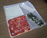 Foto del passaggio 1 della ricetta Stuzzichini di pasta sfoglia con pomodoro e pesto di basilico