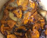 Foto del paso 2 de la receta: Tortilla de boniato y cebolla morada ☺️