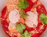 Hình bước làm 5 của món Mì Lẩu Thái Mama Chua Cay Nấu Cồi Sò Điệp & Cà Chua