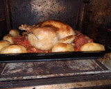 Foto del paso 1 de la receta: Pollo al horno con papitas enteras