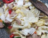 Foto langkah ke 3 dari resep 💚 Tumis Sawi Bakso~.