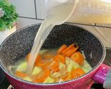 Foto langkah ke 3 dari resep Saffron Vegetables Soup.