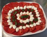 Une image de l'étape 7 de Salade de tomates et poivrons rouges grillés à la mozzarella et coriandre.