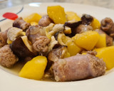 Foto del paso 5 de la receta: Patatas guisadas con salchichas frescas y setas shiitake