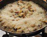A picture of step 5 of Paella with Prawns.