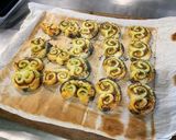 Une image de l'étape 6 de Palmiers feuilletés au pesto de cresson, jambon blanc et pavot bleu.