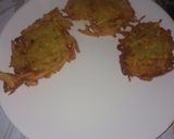 Foto del paso 4 de la receta: Pollo enharinado y tortitas de patatas