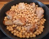 Foto del paso 3 de la receta Garbanzos y muslos de pollo
