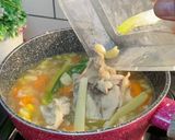 Foto langkah ke 4 dari resep Saffron Vegetables Soup.
