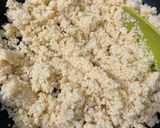 Hình bước làm 2 của món Xác Đậu (Bã Đậu) Xào Giá Hẹ