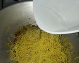 Foto langkah ke 5 dari resep Mie goreng polos.