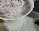 Foto del paso 2 de la receta: Encocado de lebranche y mariscos con monedas de plátano verde y arroz blanco con cucayo