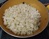 A picture of step 5 of Macaroni Pasta with Walnuts.