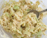 Foto del paso 4 de la receta: Buñuelos de cebolla y lechuga