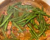 A picture of step 2 of Smothered green beans.