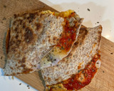 Foto del paso 3 de la receta: Tortipizza integral con pavo y queso