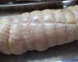 Foto del paso 5 de la receta: Pollo Arrollado, relleno de jamón, queso, morrón y aceitunas