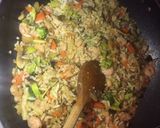 Foto del paso 3 de la receta: Arroz integral con verduras y gambas