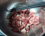 A picture of step 1 of Stir fry veggies and beef.