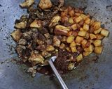Foto langkah ke 4 dari resep Rendang Ati Ampela Ayam Kentang.