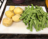 Foto del paso 1 de la receta: Pollo a la plancha con timbal de judía verde cebolla y patata