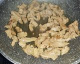 Foto del paso 2 de la receta: Bistec de res con acelga y salsa soya
