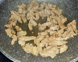 Foto del paso 2 de la receta: Bistec de res con acelga y salsa soya
