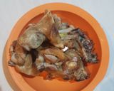 Foto langkah ke 2 dari resep Ayam goreng mentega.