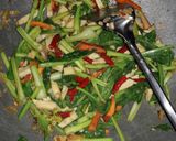 Foto langkah ke 4 dari resep Mie Goreng Petai (Bitter Bean Fried Noodles).