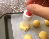 Foto langkah ke 7 dari resep Crunchy Strawberry Cheese Thumbprint Cookies.