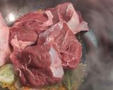 Foto del passaggio 1 della ricetta Spezzatino con sugo